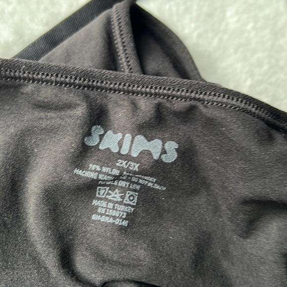 SKIMS Maternity/Nursing Sculpting Bra - Picture 9 of 9